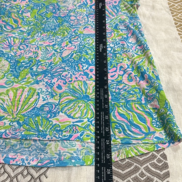 (T2) Lilly Pulitzer®
Women's Etta V-Neck T-Shirt, Vibrant Multicolor, Size XS - Picture 8 of 13